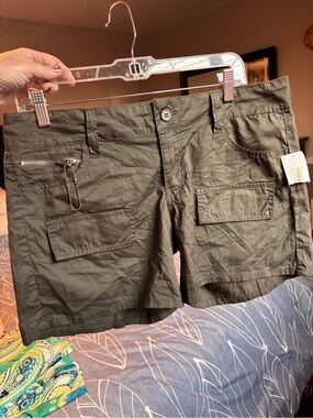 NWT DOLLHOUSE Olive Green Shorts Junior size 11
